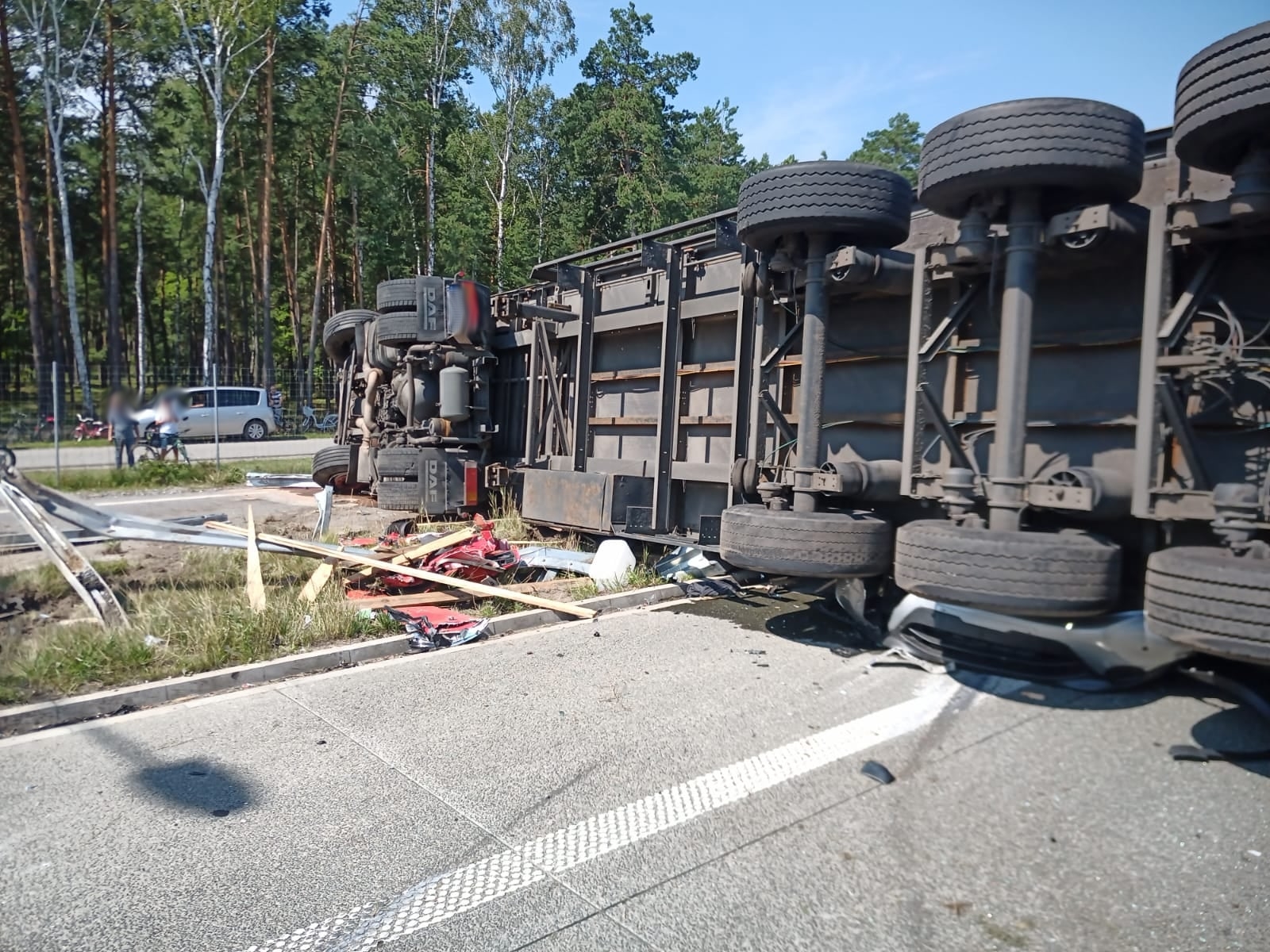 Żołnierze z 19 Lubelskiej Brygady Zmechanizowanej ruszyli na pomoc poszkodowanym w wypadku (zdjęcia)