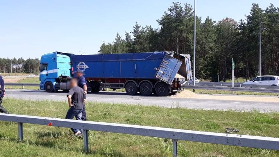 Żołnierze z 19 Lubelskiej Brygady Zmechanizowanej ruszyli na pomoc poszkodowanym w wypadku (zdjęcia)