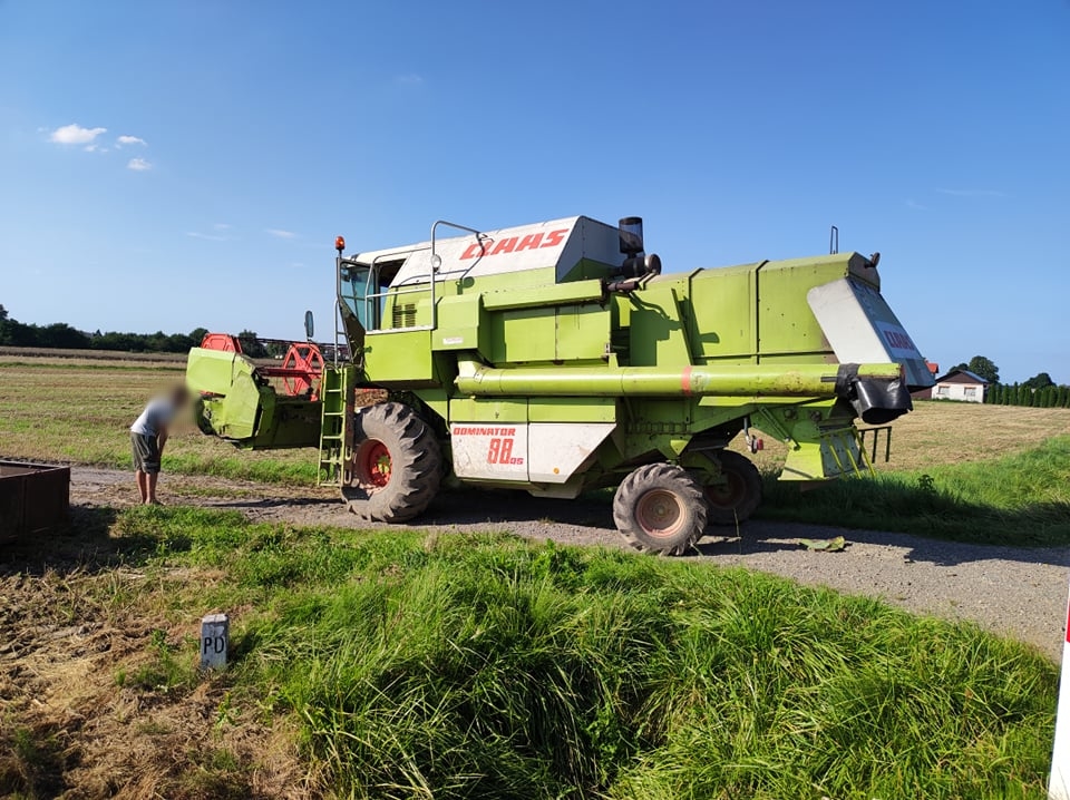 Dwie osoby ranne po zderzeniu toyoty z kombajnem (zdjęcia)