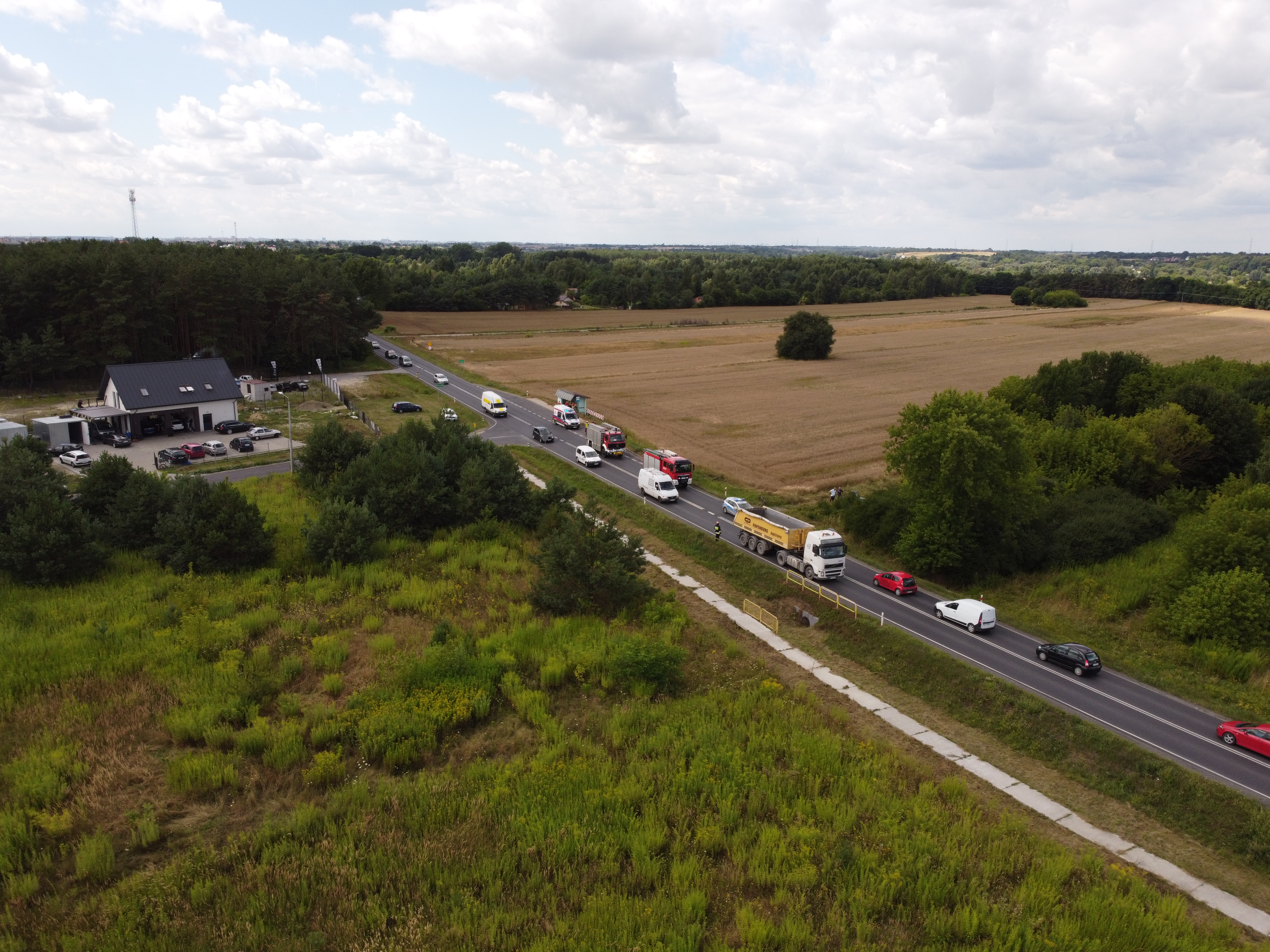 Zderzenie dwóch pojazdów na trasie Lublin – Łęczna. Jedna osoba trafiła do szpitala (zdjęcia)
