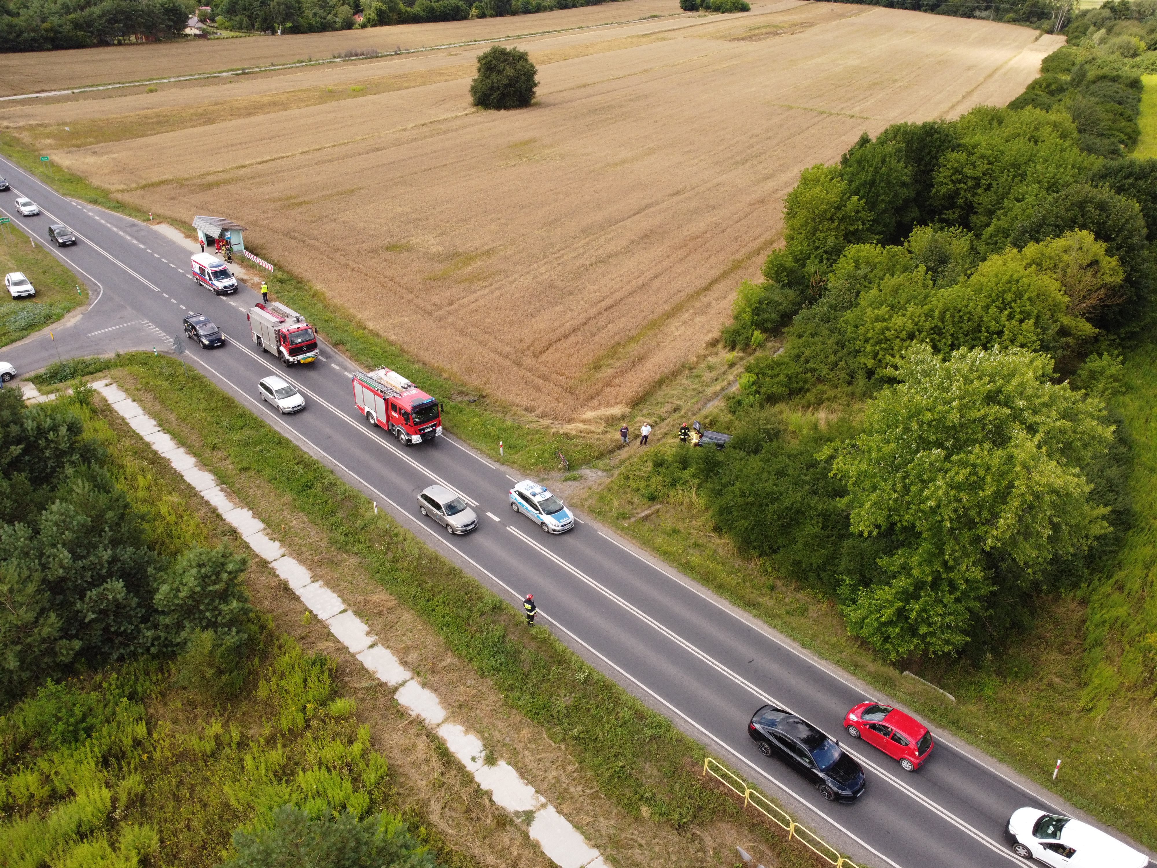 Zderzenie dwóch pojazdów na trasie Lublin – Łęczna. Jedna osoba trafiła do szpitala (zdjęcia)