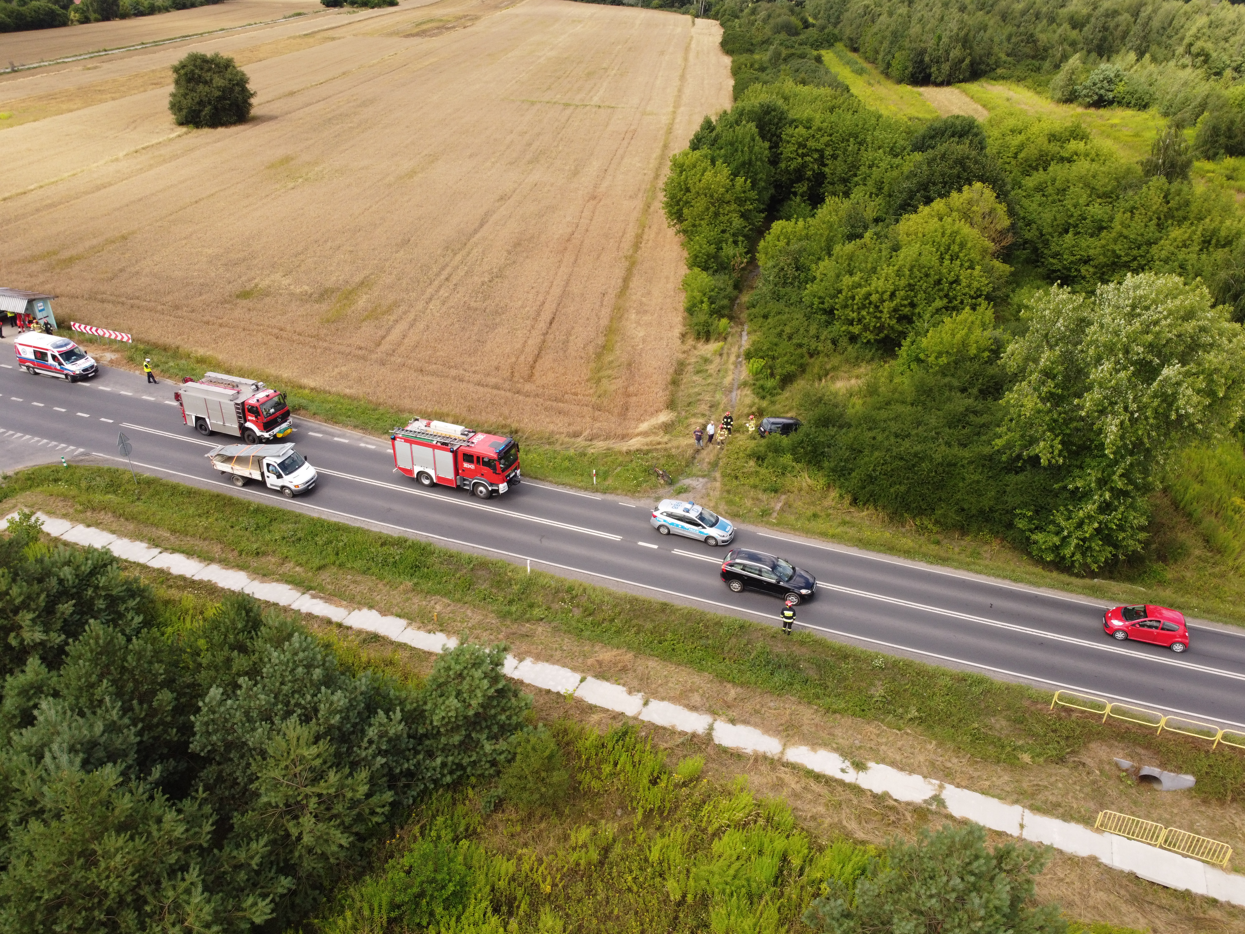 Zderzenie dwóch pojazdów na trasie Lublin – Łęczna. Jedna osoba trafiła do szpitala (zdjęcia)