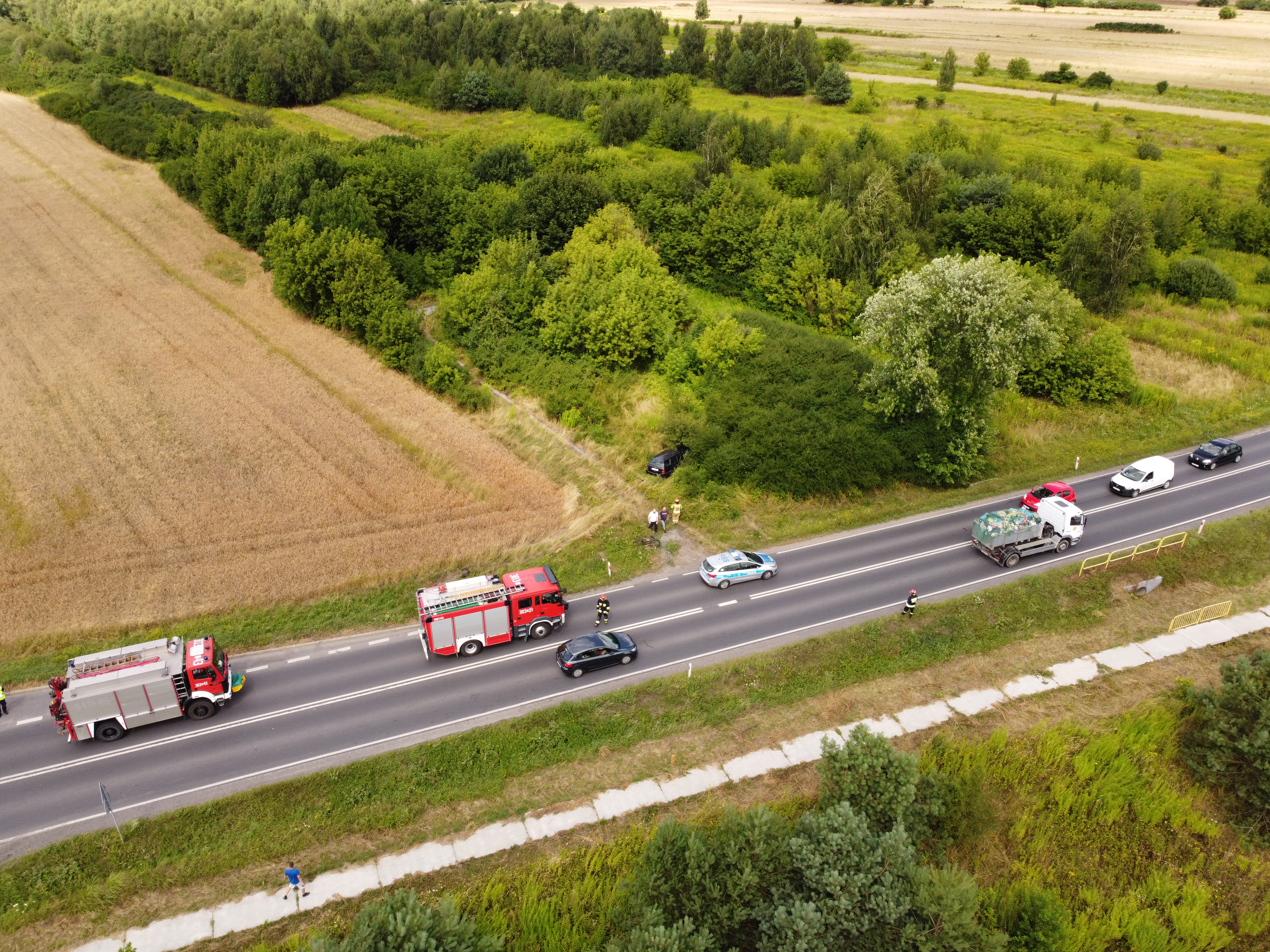 Zderzenie dwóch pojazdów na trasie Lublin – Łęczna. Jedna osoba trafiła do szpitala (zdjęcia)