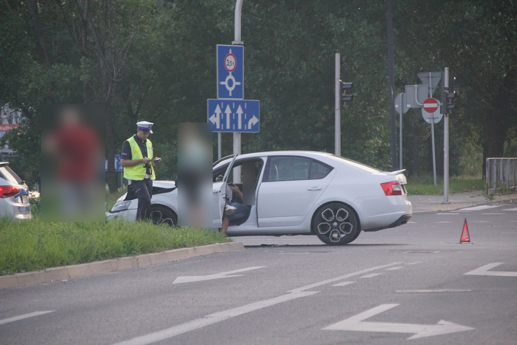 Wymuszenie pierwszeństwa przyczyną zderzenia dwóch pojazdów na skrzyżowaniu w Lublinie (zdjęcia)