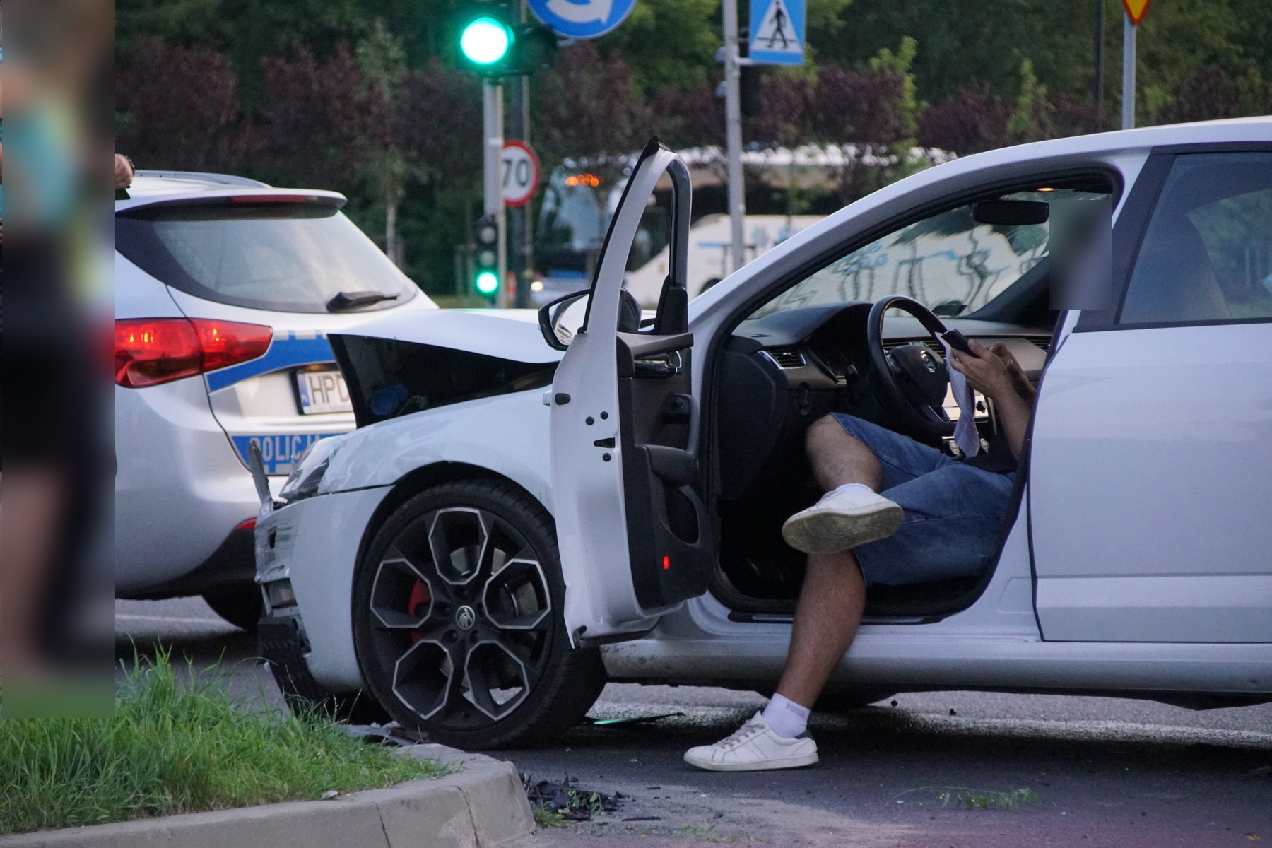 Wymuszenie pierwszeństwa przyczyną zderzenia dwóch pojazdów na skrzyżowaniu w Lublinie (zdjęcia)