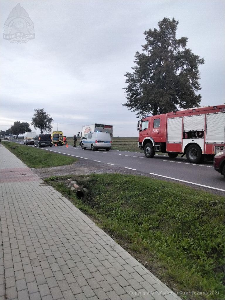 Zderzenie dwóch pojazdów osobowych na trasie Łuków – Radzyń Podlaski. Droga częściowo zablokowana (zdjęcia)