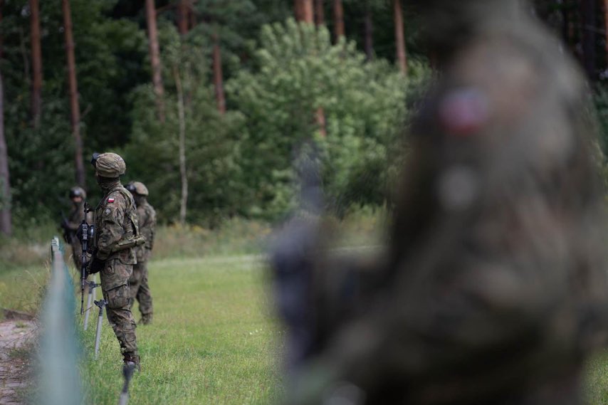 Ponad 900 żołnierzy pilnuje granicy z Białorusią (zdjęcia)