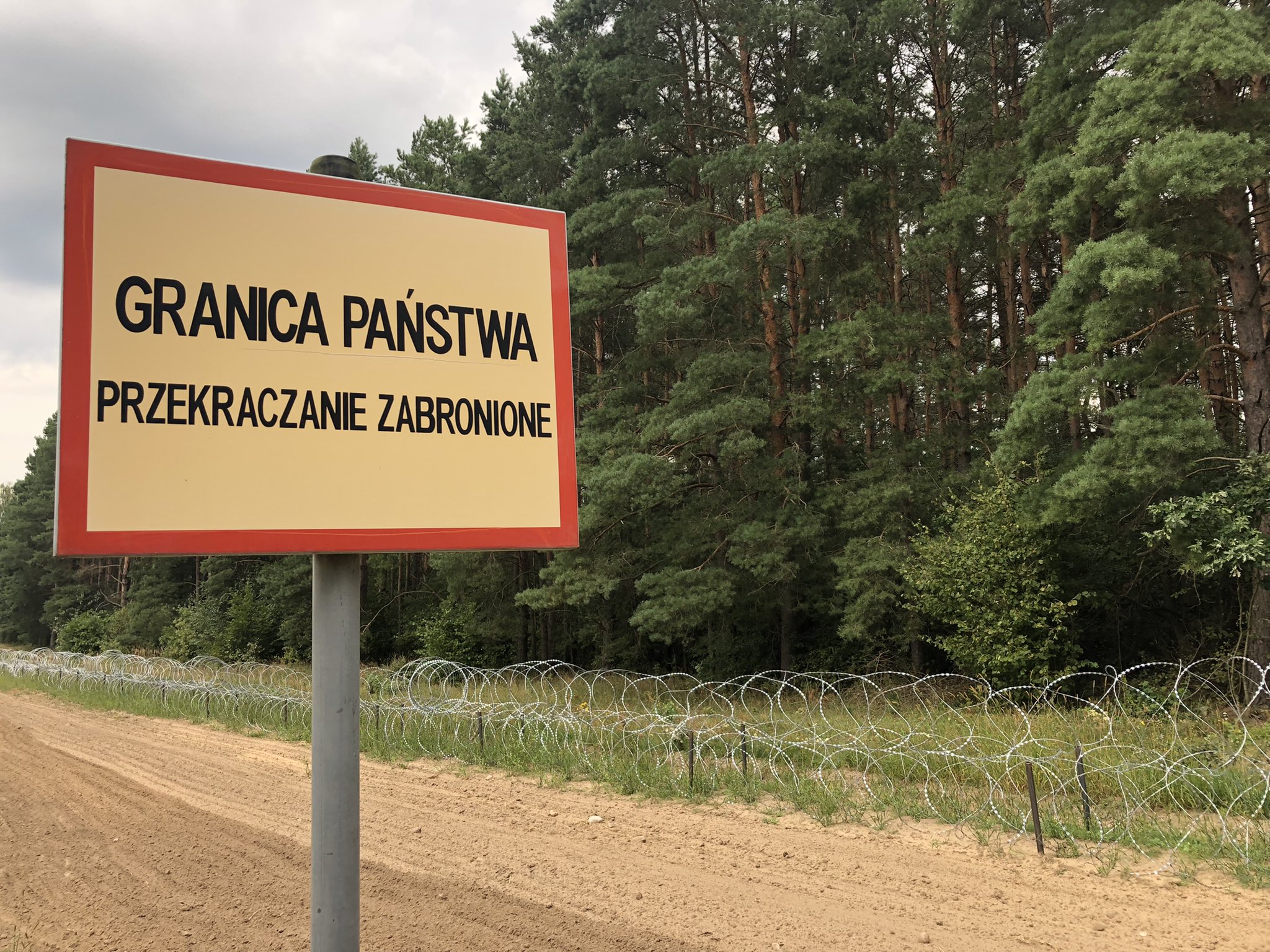 Mariusz Błaszczak: „Mamy do czynienia z wojną hybrydową, atakiem na Polskę”