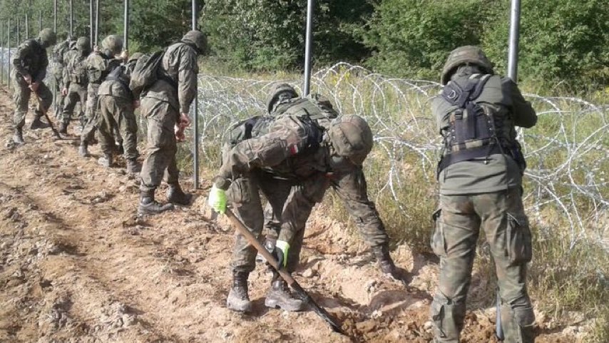 Żołnierze rozpoczęli budowę płotu na granicy polsko-białoruskiej (zdjęcia)