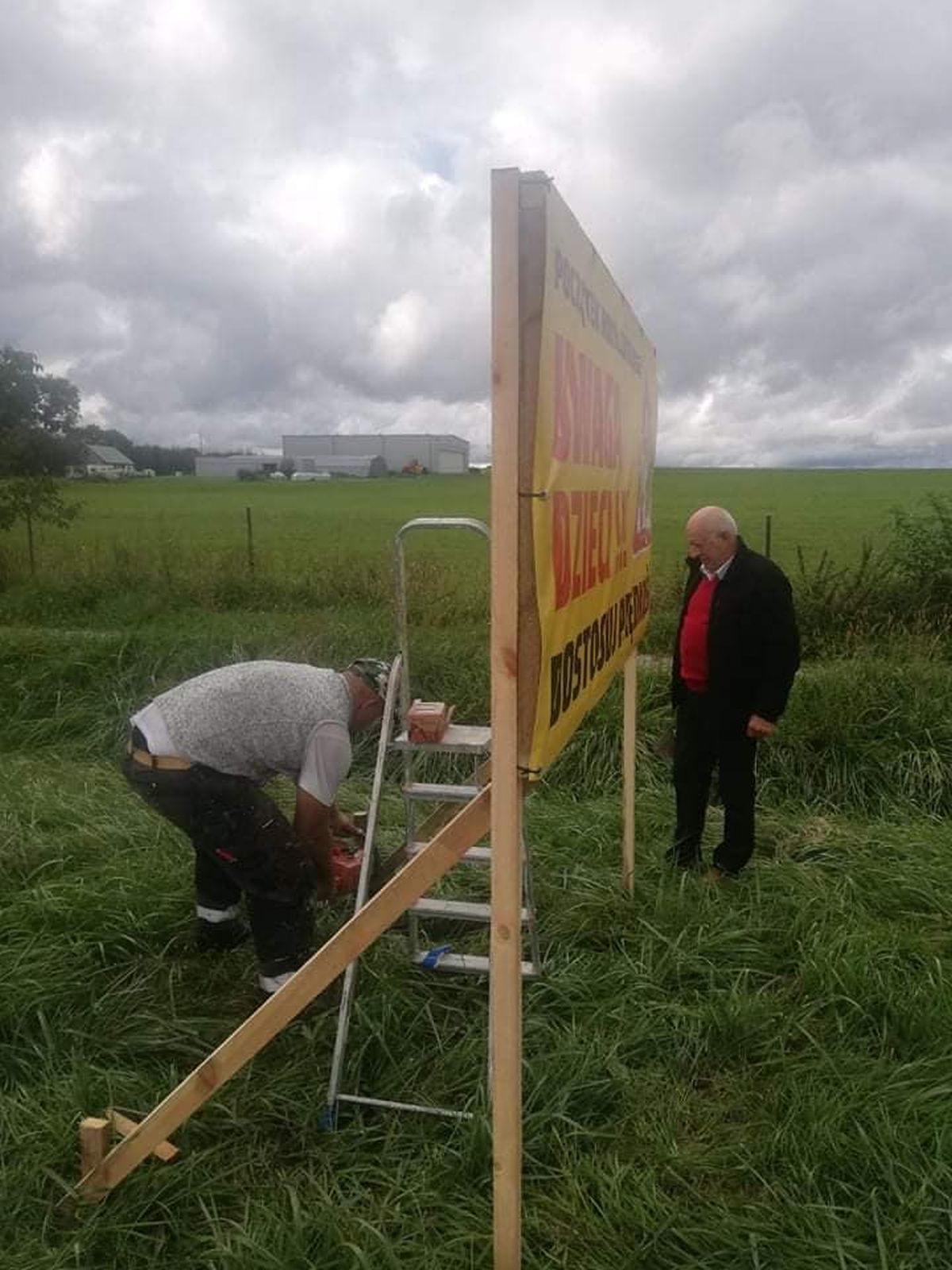 Za pomocą banerów apelują do kierowców. Wszystko dla bezpieczeństwa dzieci (zdjęcia)