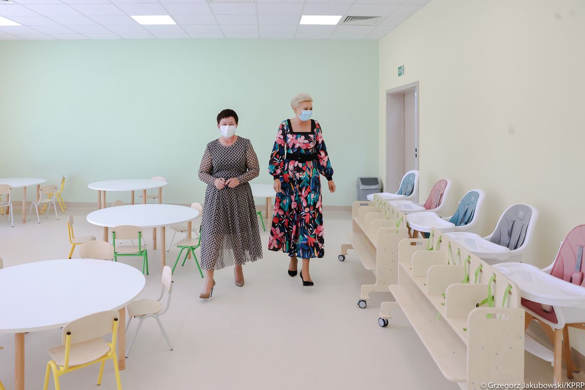 Pierwsza Dama przyjechała do Wierzbicy otworzyć żłobek i przedszkole (zdjęcia)