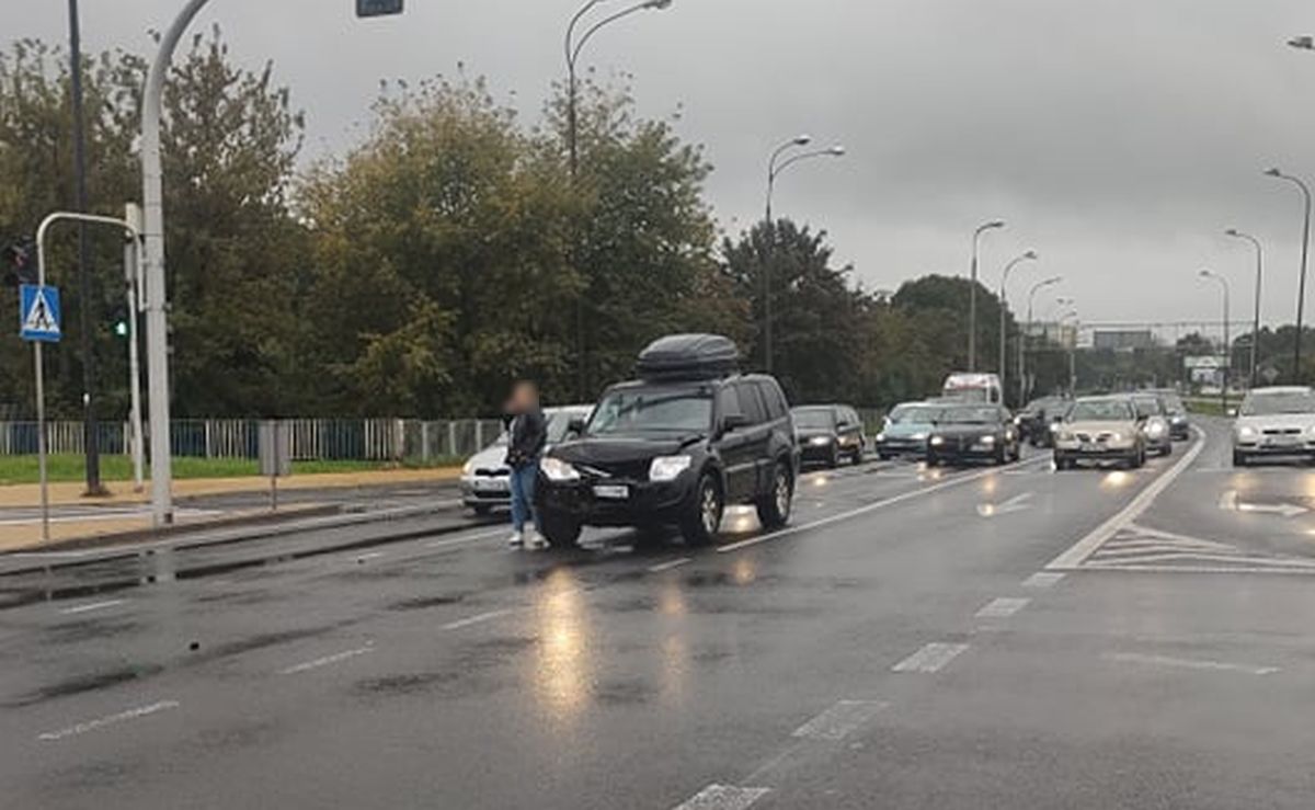 Wysyp kolizji na ulicach Lublina i drogach regionu. Wielu kierowców zapomina o mokrej nawierzchni (zdjęcia)