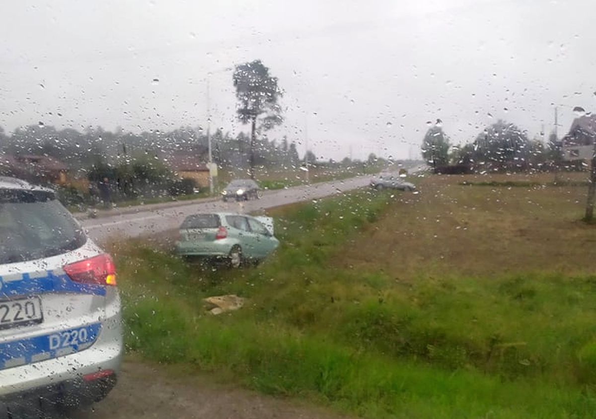 Wysyp kolizji na ulicach Lublina i drogach regionu. Wielu kierowców zapomina o mokrej nawierzchni (zdjęcia)