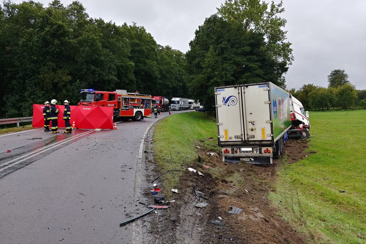 Kierowca opla zginął w zderzeniu z ciężarową scanią (zdjęcia)