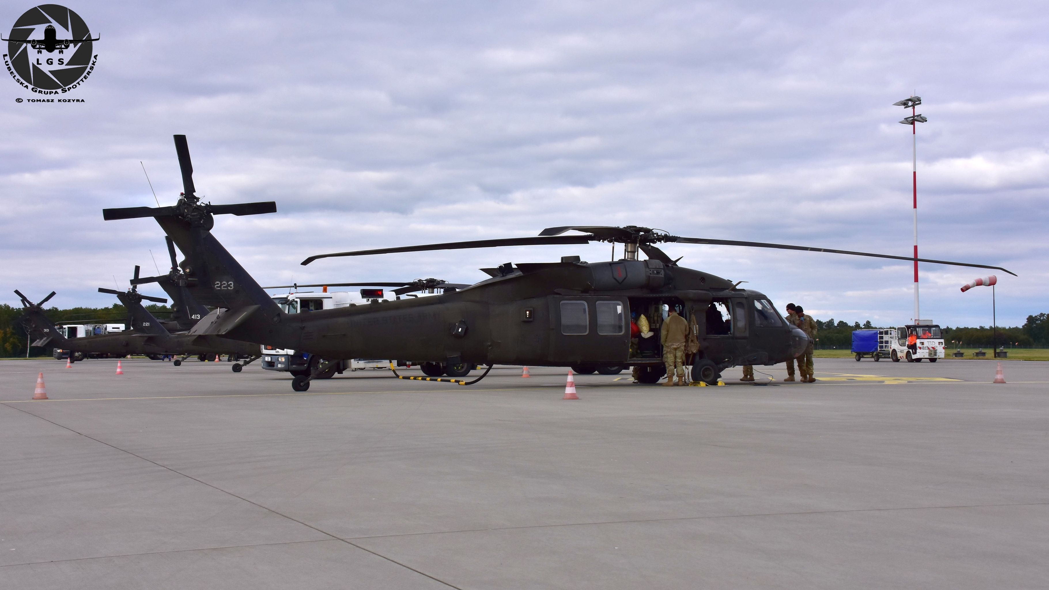 Sześć amerykańskich śmigłowców Black Hawk nad regionem. Maszyny lądowały w Porcie Lotniczym Lublin (zdjęcia)