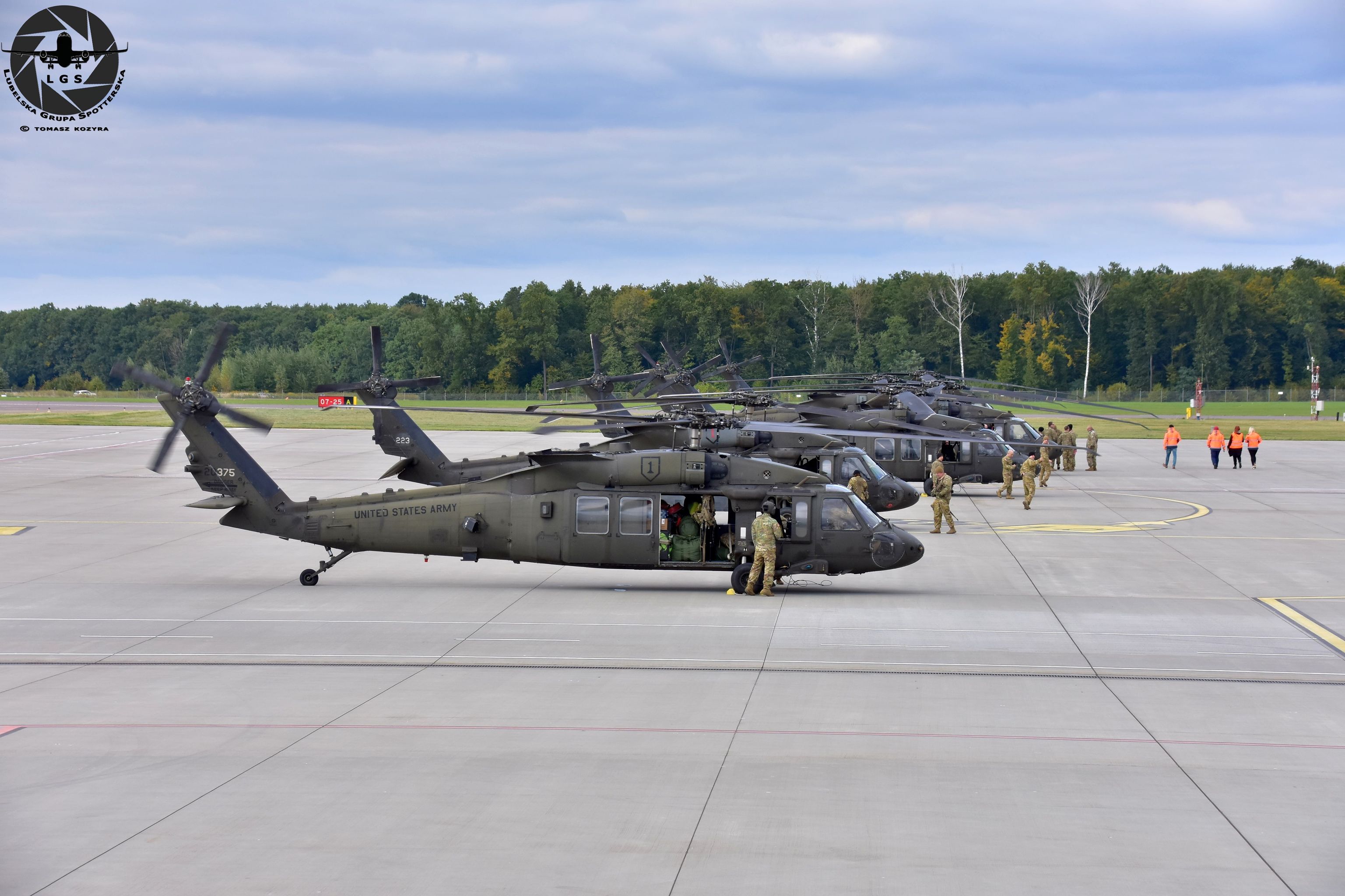 Sześć amerykańskich śmigłowców Black Hawk nad regionem. Maszyny lądowały w Porcie Lotniczym Lublin (zdjęcia)
