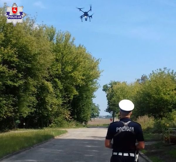 Policyjny dron nad drogą wojewódzką. Były mandaty