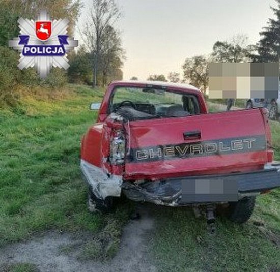 Trzy osoby w szpitalu do zderzeniu dwóch pojazdów na trasie Łęczna – Włodawa (zdjęcia)