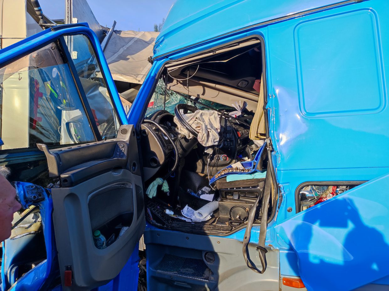 Zderzenie dwóch ciężarówek i osobówki na ekspresówce. Trzy osoby są ranne (zdjęcia)