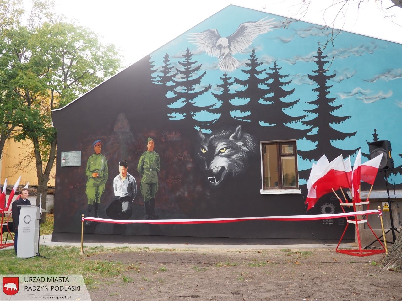 Tu wilk, tam żarówka. Nowe murale powstały w Radzyniu Podlaskim i Zamościu (zdjęcia)