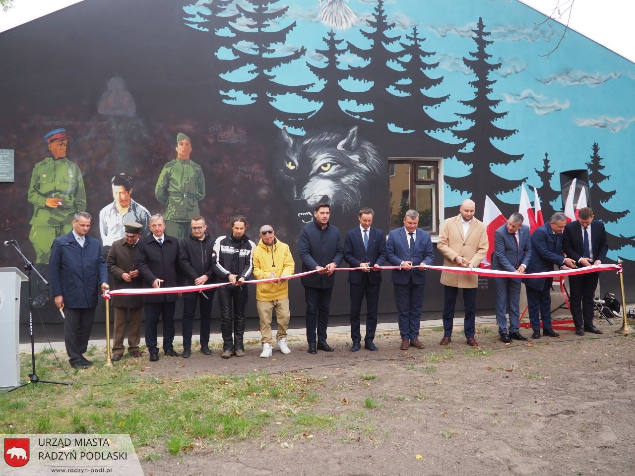 Tu wilk, tam żarówka. Nowe murale powstały w Radzyniu Podlaskim i Zamościu (zdjęcia)
