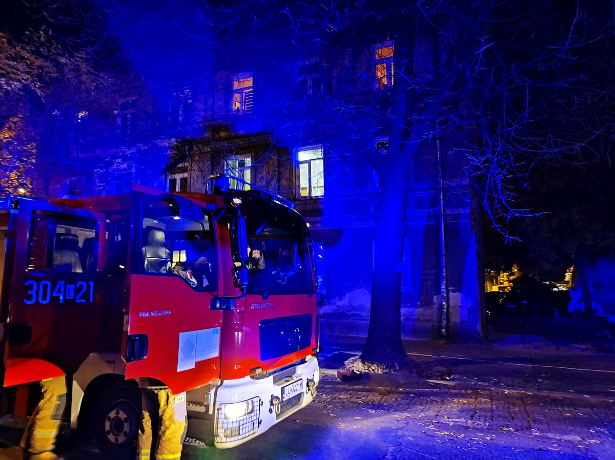 Sąsiad rozpalił w piecu, kobieta myślała, że pali się mieszkanie (zdjęcia)