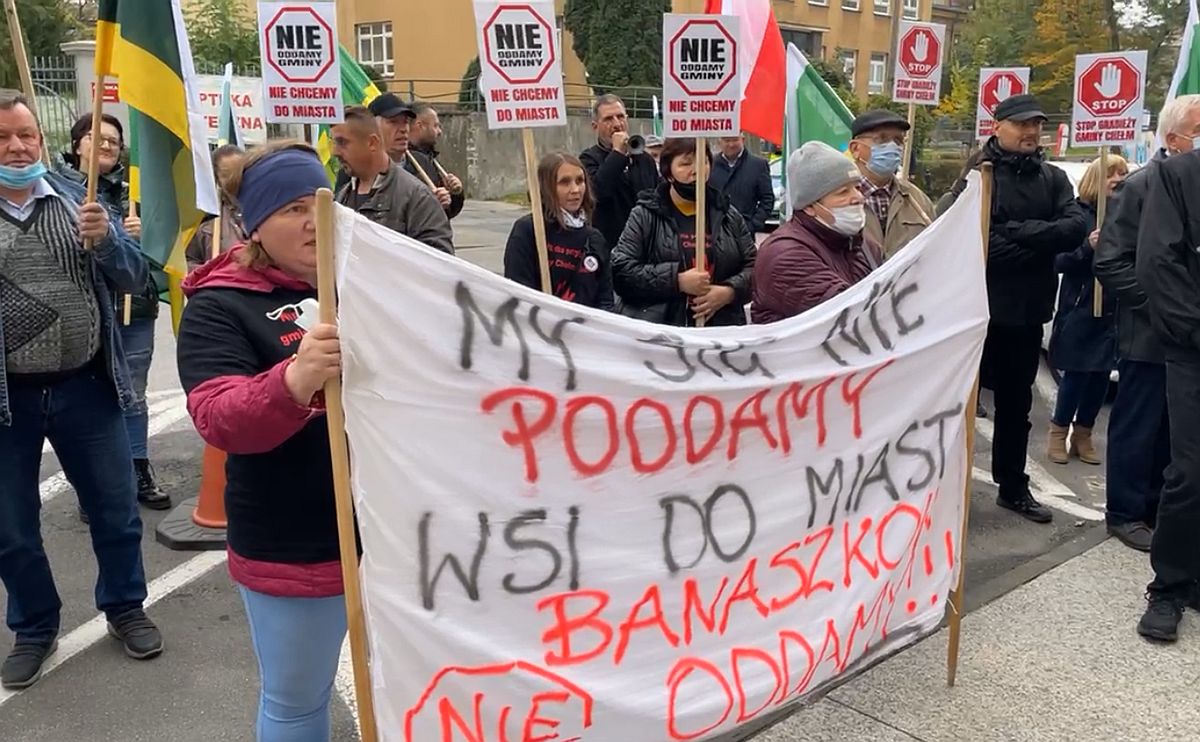 Protest mieszkańców gminy Chełm przybiera na sile. Dzisiaj pikietowali w Lublinie (zdjęcia)