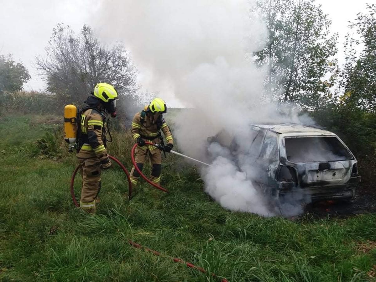 Volkswagen stanął w płomieniach. Auto spłonęło doszczętnie (zdjęcia)