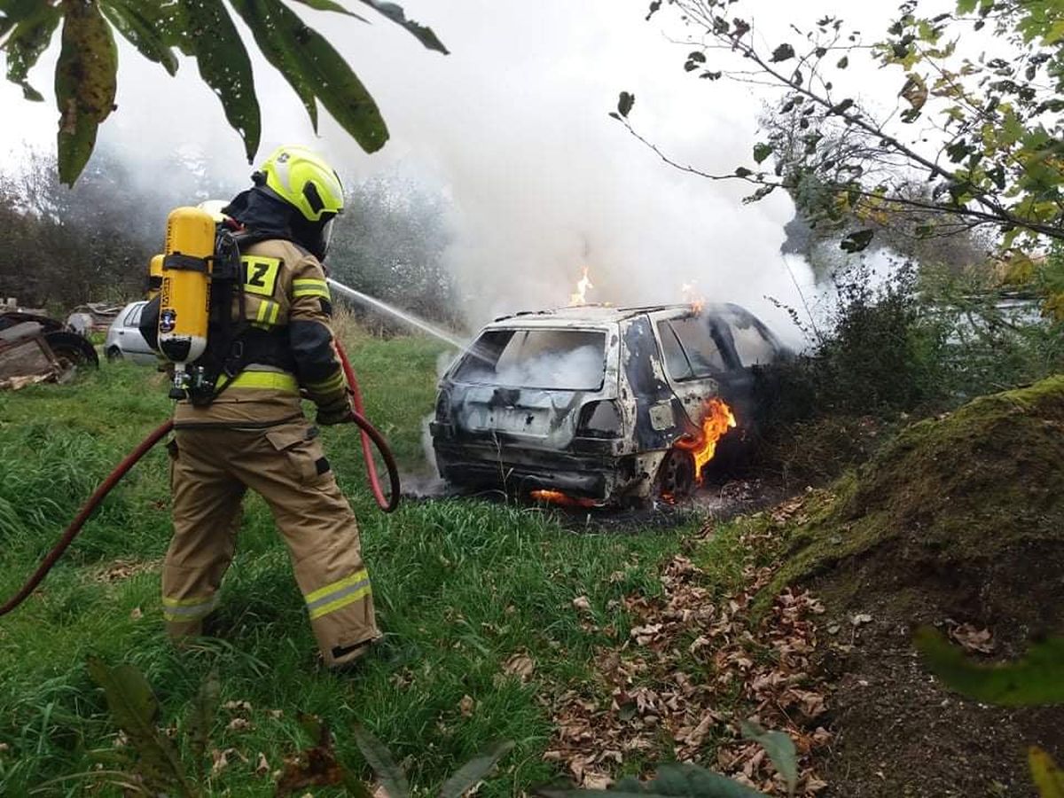 Volkswagen stanął w płomieniach. Auto spłonęło doszczętnie (zdjęcia)