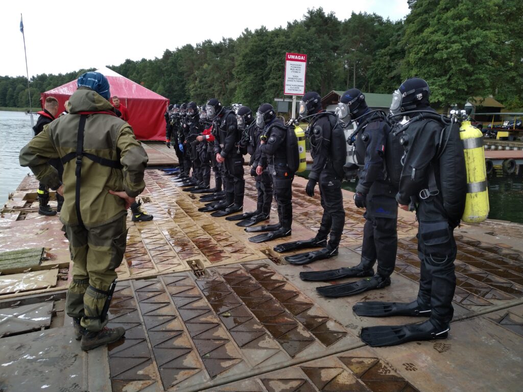 Lubelscy strażacy mają coraz lepiej wyszkolonych nurków (zdjęcia)