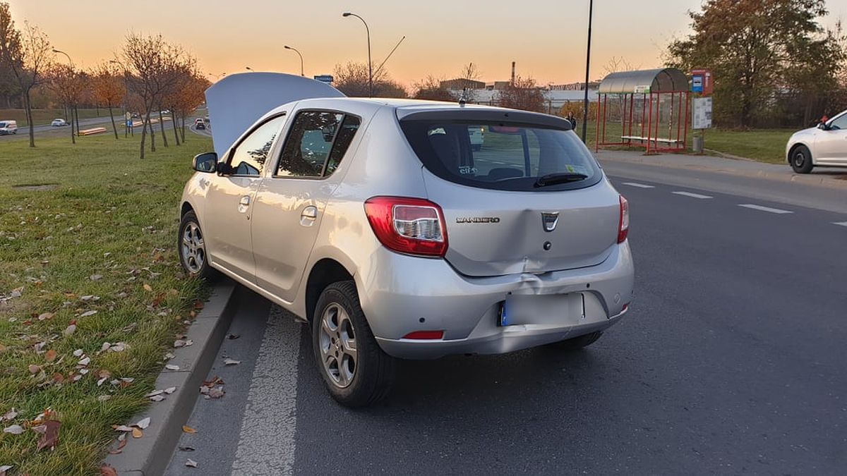 Zatrzymał się przed przejściem dla pieszych. Wjechał w niego kierowca hyundaia (zdjęcia)