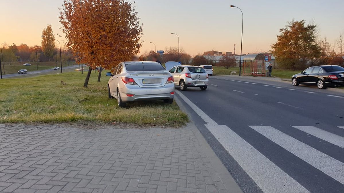 Zatrzymał się przed przejściem dla pieszych. Wjechał w niego kierowca hyundaia (zdjęcia)