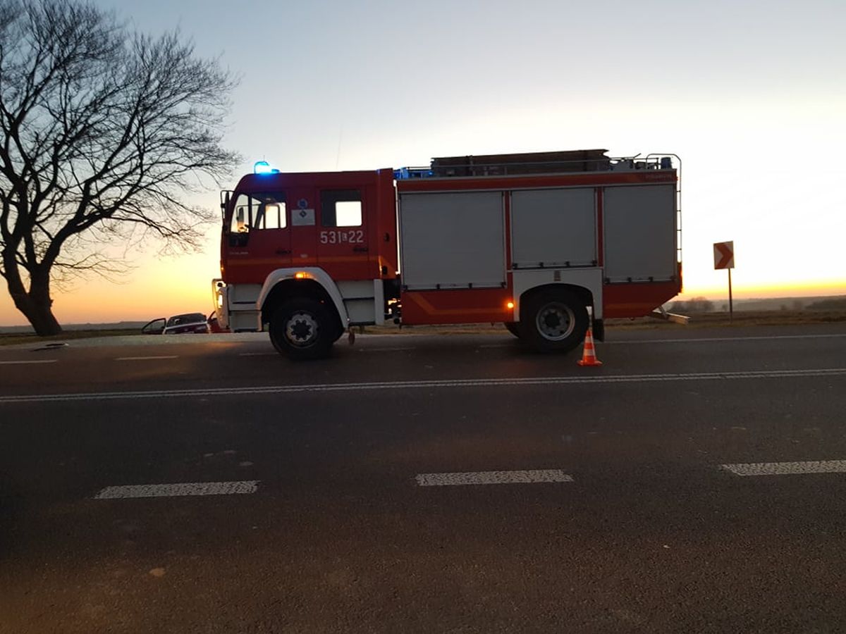Zderzenie BMW z volkswagenem na trasie Lublin – Zamość. Trwa akcja służb ratunkowych (zdjęcia)