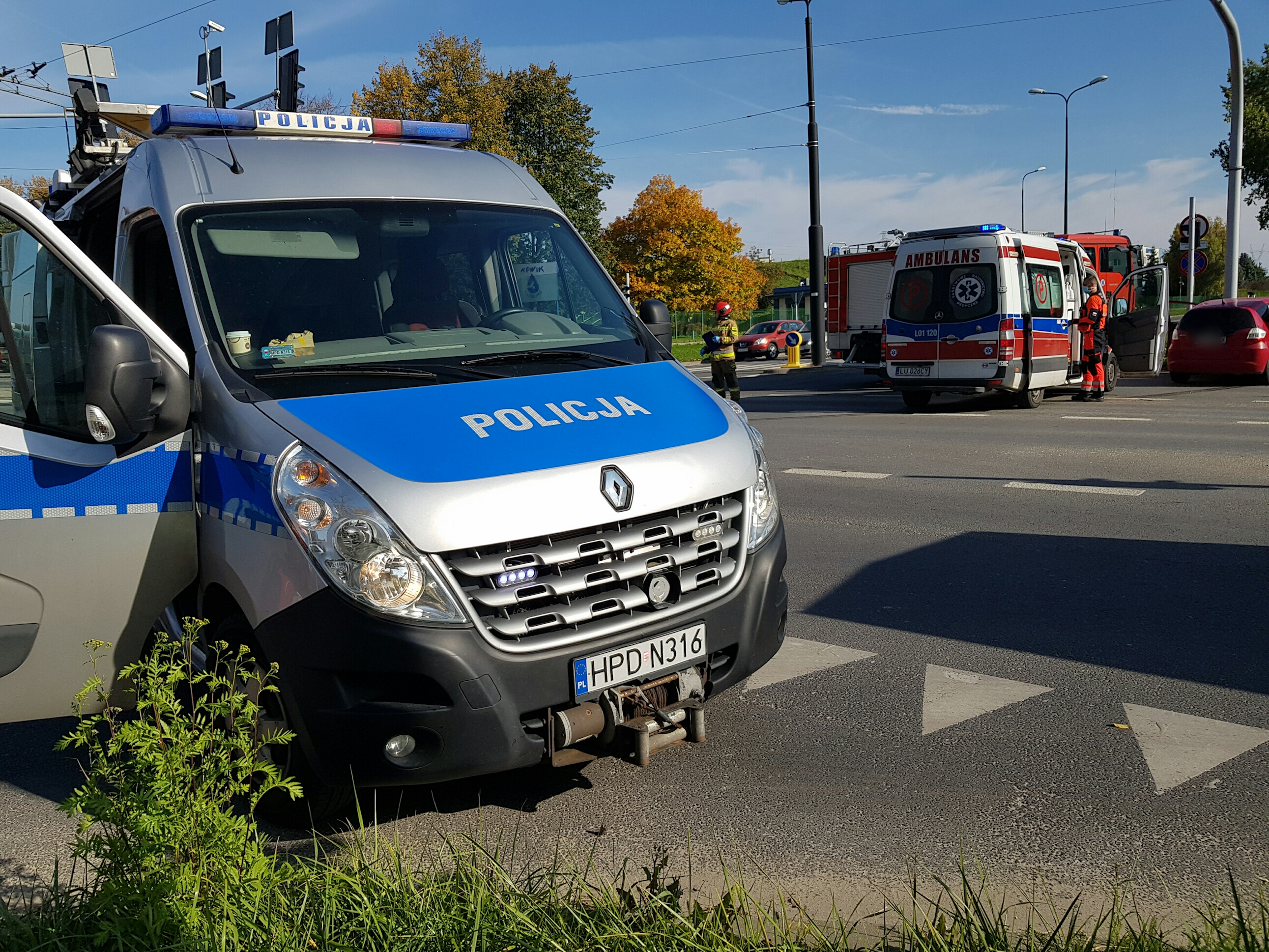 Wypadek na skrzyżowaniu. Duże utrudnienia w ruchu na ul. Zemborzyckiej (zdjęcia)