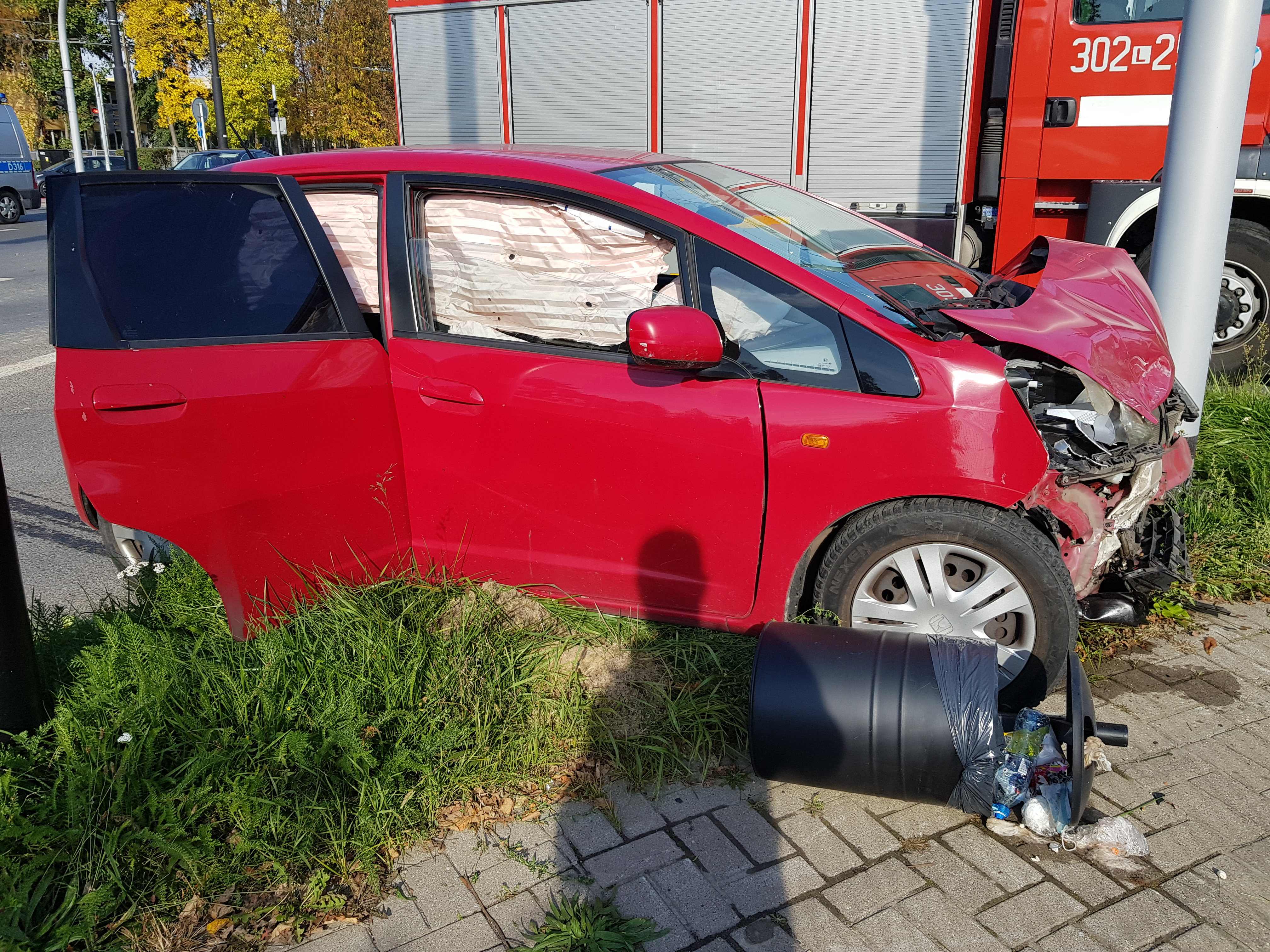 Wypadek na skrzyżowaniu. Duże utrudnienia w ruchu na ul. Zemborzyckiej (zdjęcia)