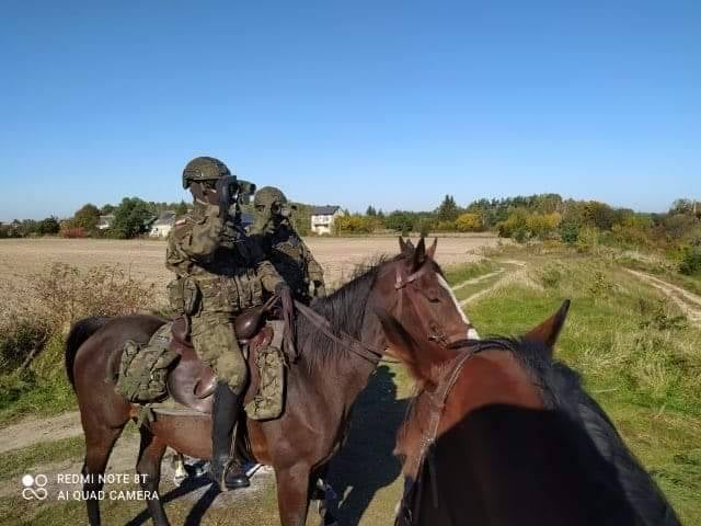 Na granicę polsko-białoruską zostały skierowane konne patrole z Lubelskiej Brygady WOT (zdjęcia)