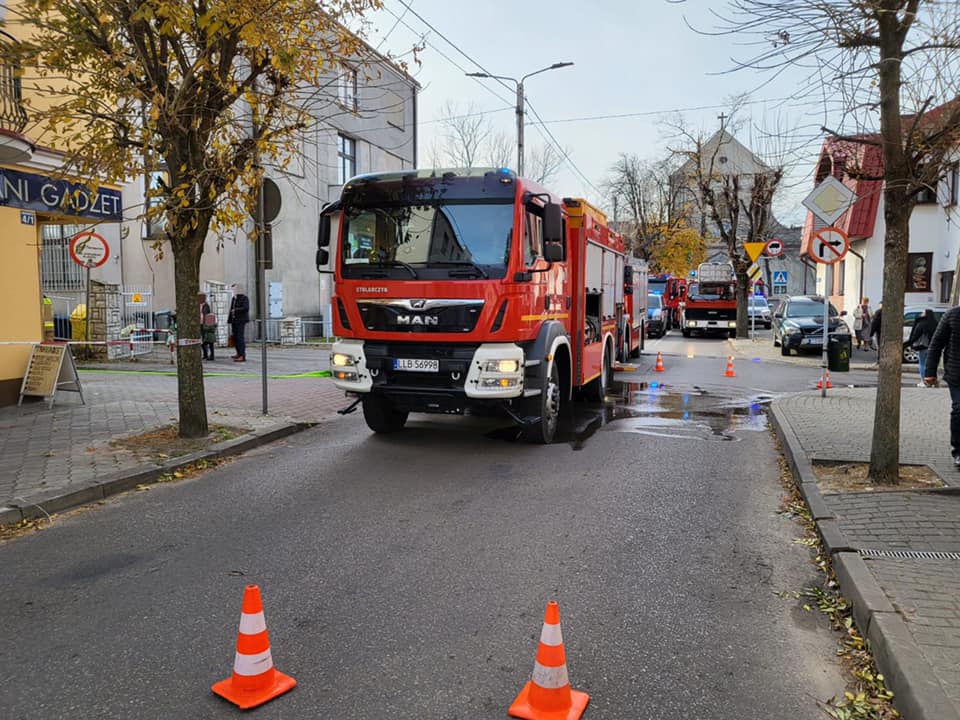 Strażacy gasili pożar w solarium (zdjęcia)