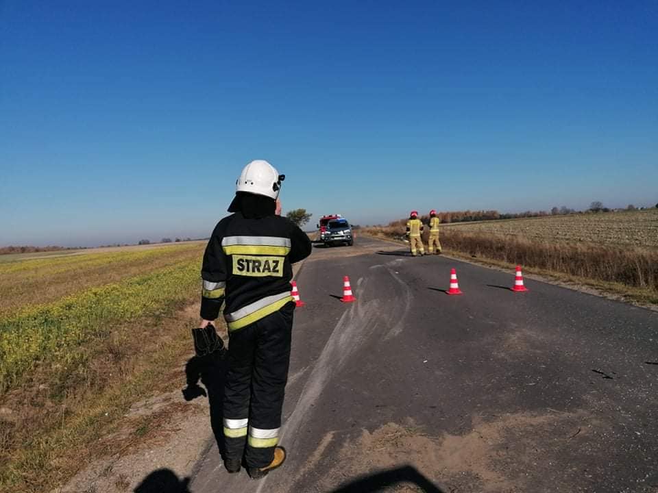 Wypadł jaguarem z drogi i dachował. 25-latek był pijany (zdjęcia)