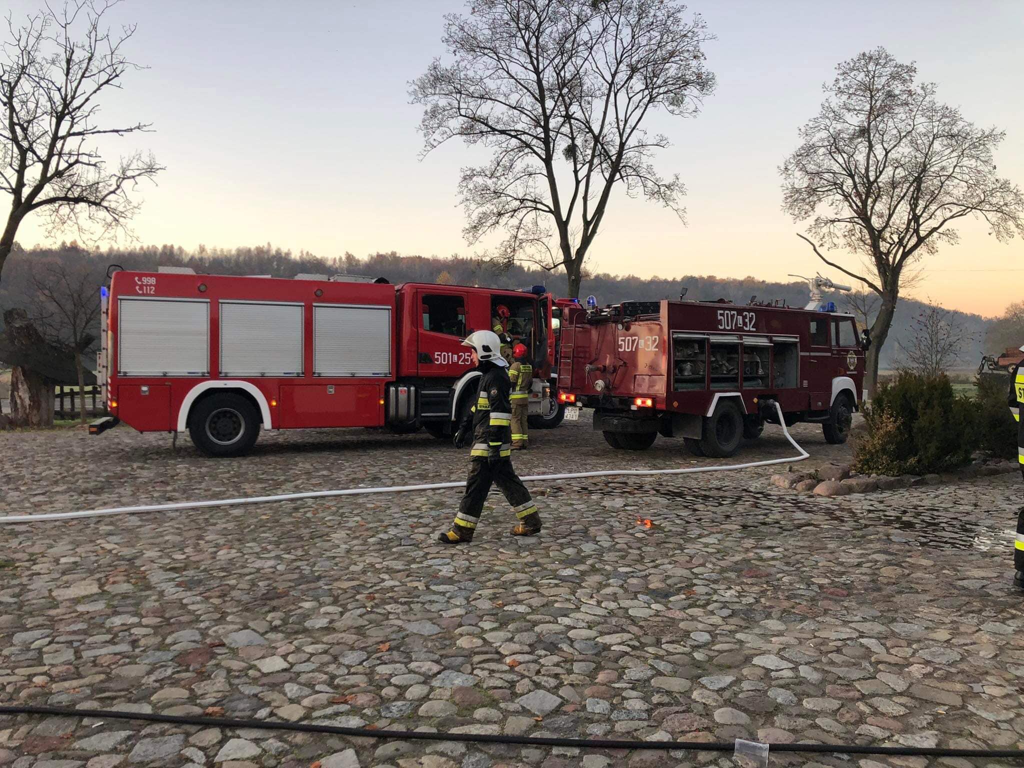 Poranny pożar w restauracji Siwy Dym. Na miejscu interweniowało sześć zastępów straży pożarnej (zdjęcia)