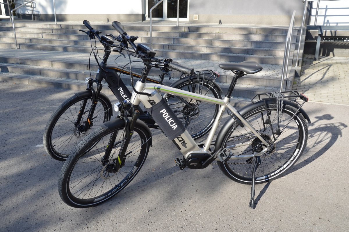 Policjanci z Chełma otrzymali elektryczne rowery (zdjęcia)