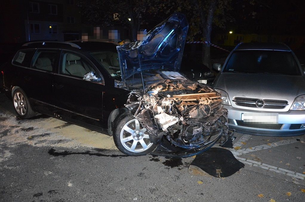 Pijany chełmianin zdemolował 10 samochodów. Posiada aktywny sądowy zakaz kierowania pojazdami (zdjęcia)