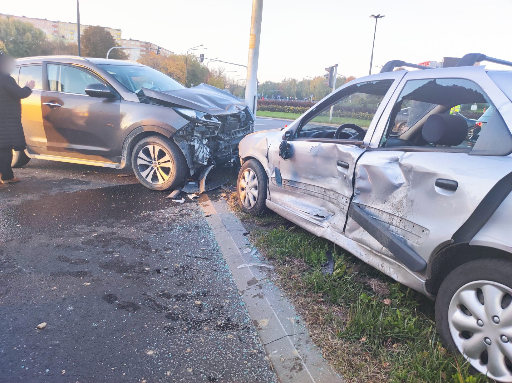 Nie działała sygnalizacja świetlna. Citroen zderzył się z kią (zdjęcia)