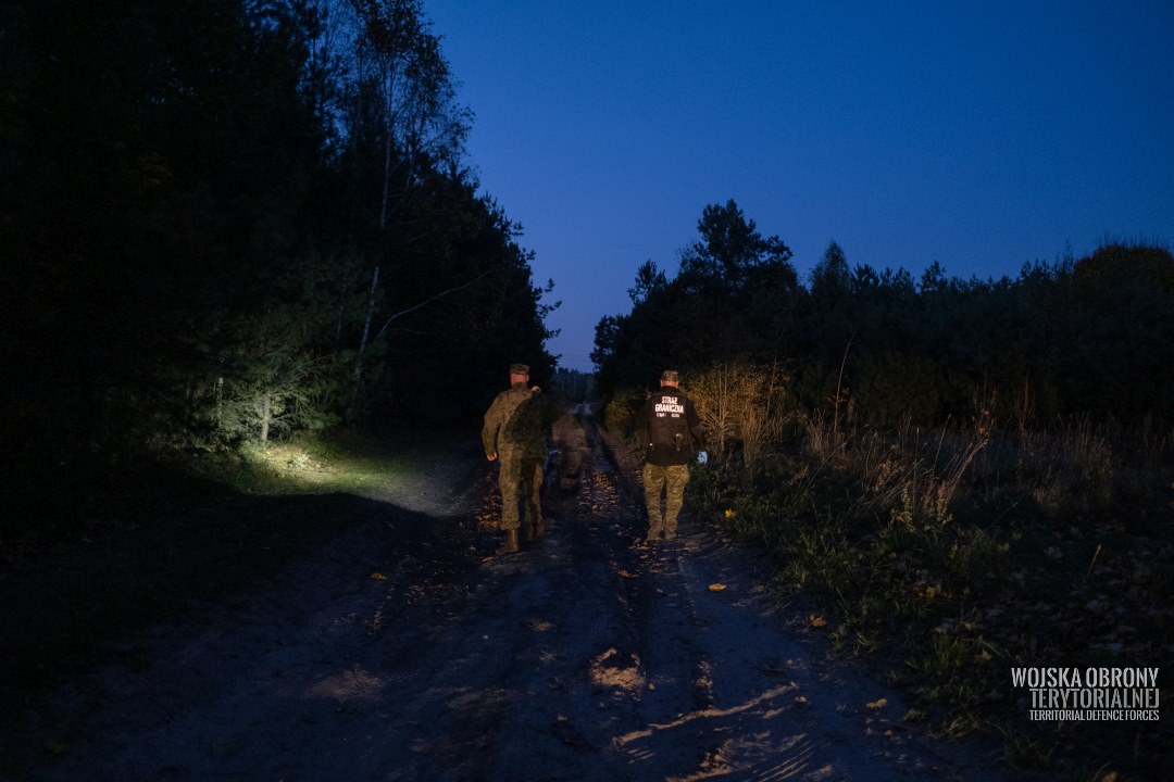 Żołnierze i strażnicy graniczni razem zapewniają bezpieczeństwo (wideo)