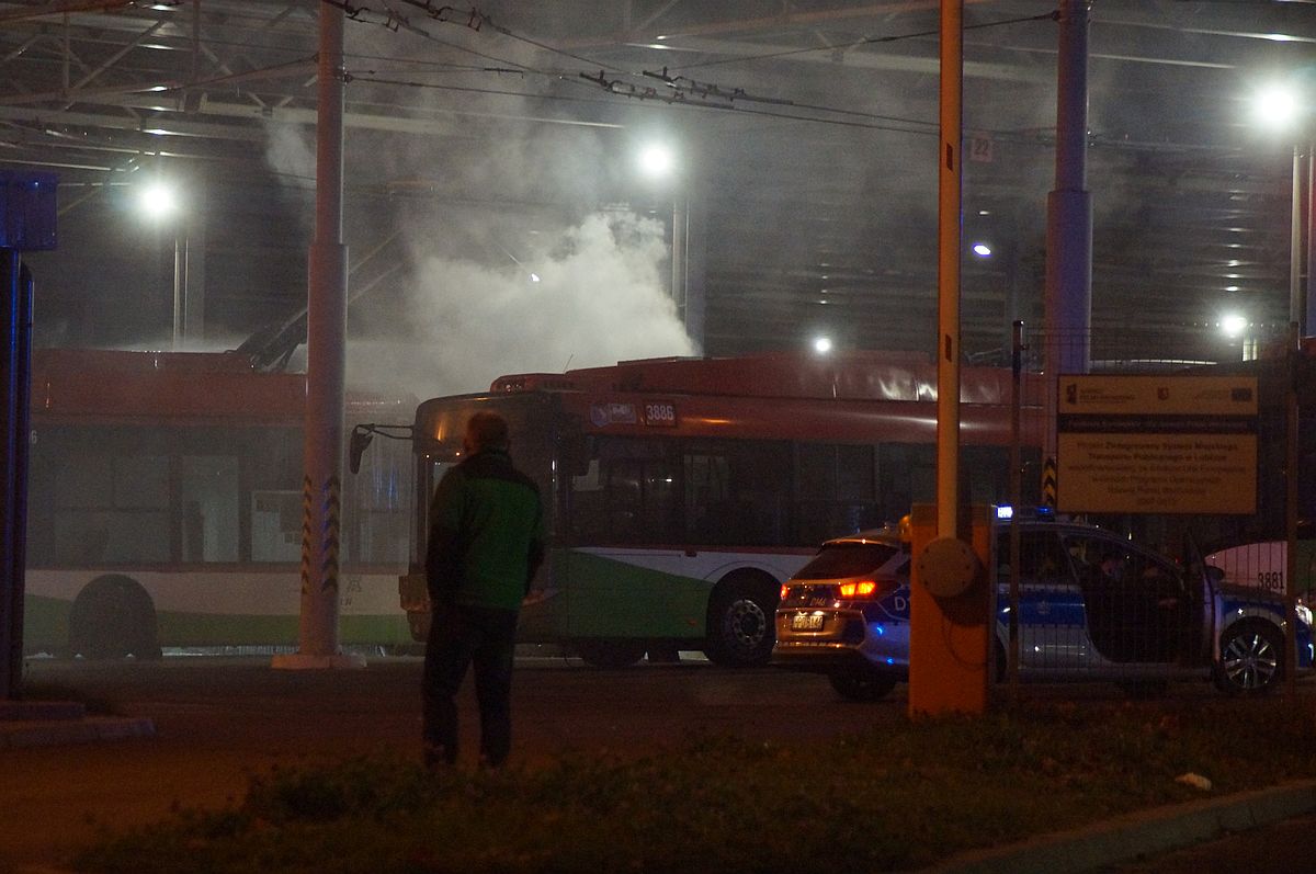 Trolejbusy na zajezdni stanęły w płomieniach. Straty oszacowano na pół mln złotych (zdjęcia)
