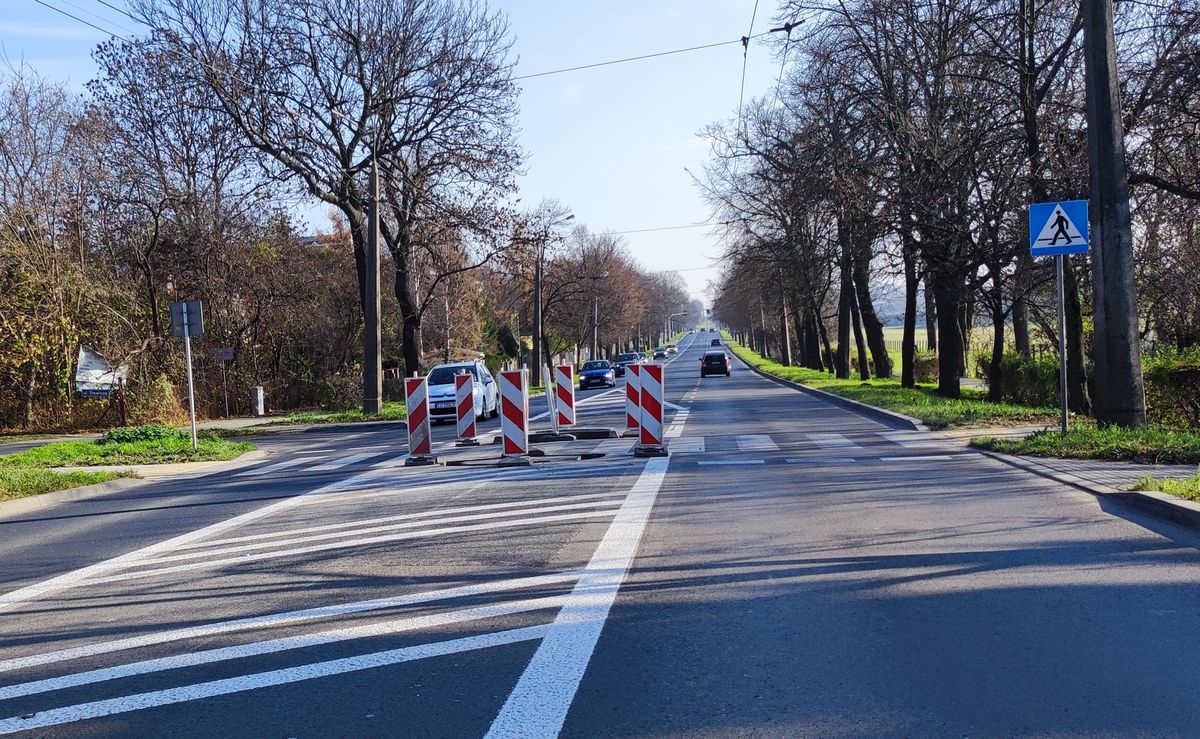 Na tym przejściu potrąconych zostało wiele osób, zginęła też 16-latka. Niebawem będzie tam bezpieczniej (zdjęcia)