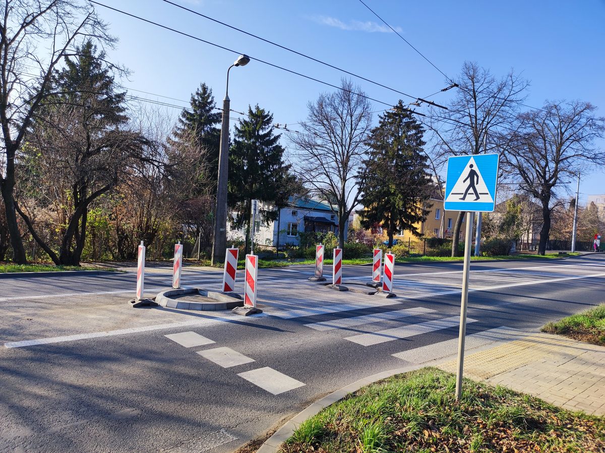 Na tym przejściu potrąconych zostało wiele osób, zginęła też 16-latka. Niebawem będzie tam bezpieczniej (zdjęcia)