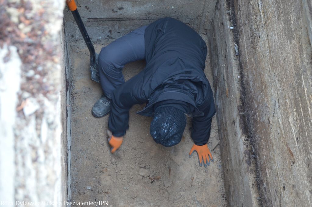 Archeolodzy odnaleźli szczątki więźniów Zamku Lubelskiego. Mężczyźni zginęli od strzału w głowę (zdjęcia)