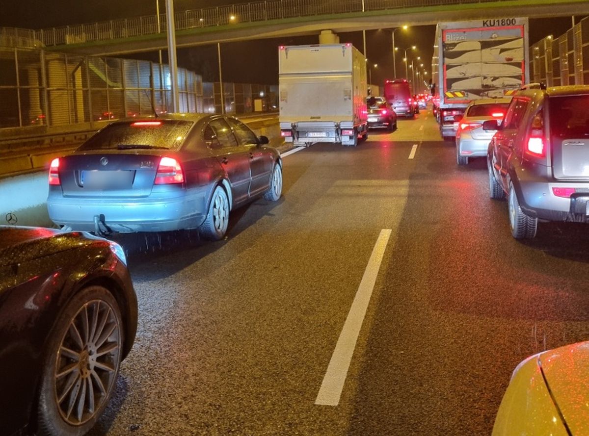 Zderzenie pojazdów na trasie Lublin – Piaski. Są utrudnienia w ruchu (zdjęcia)