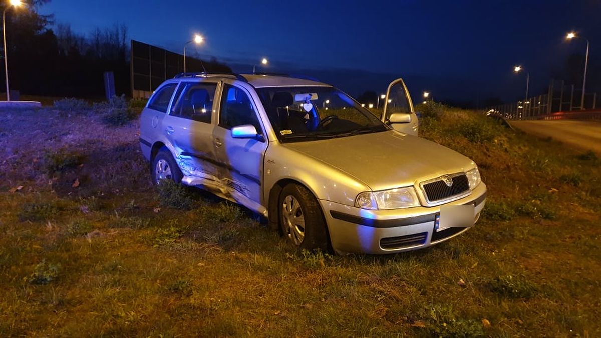 Kolejne zderzenie pojazdów na rondzie z pniakiem (zdjęcia)