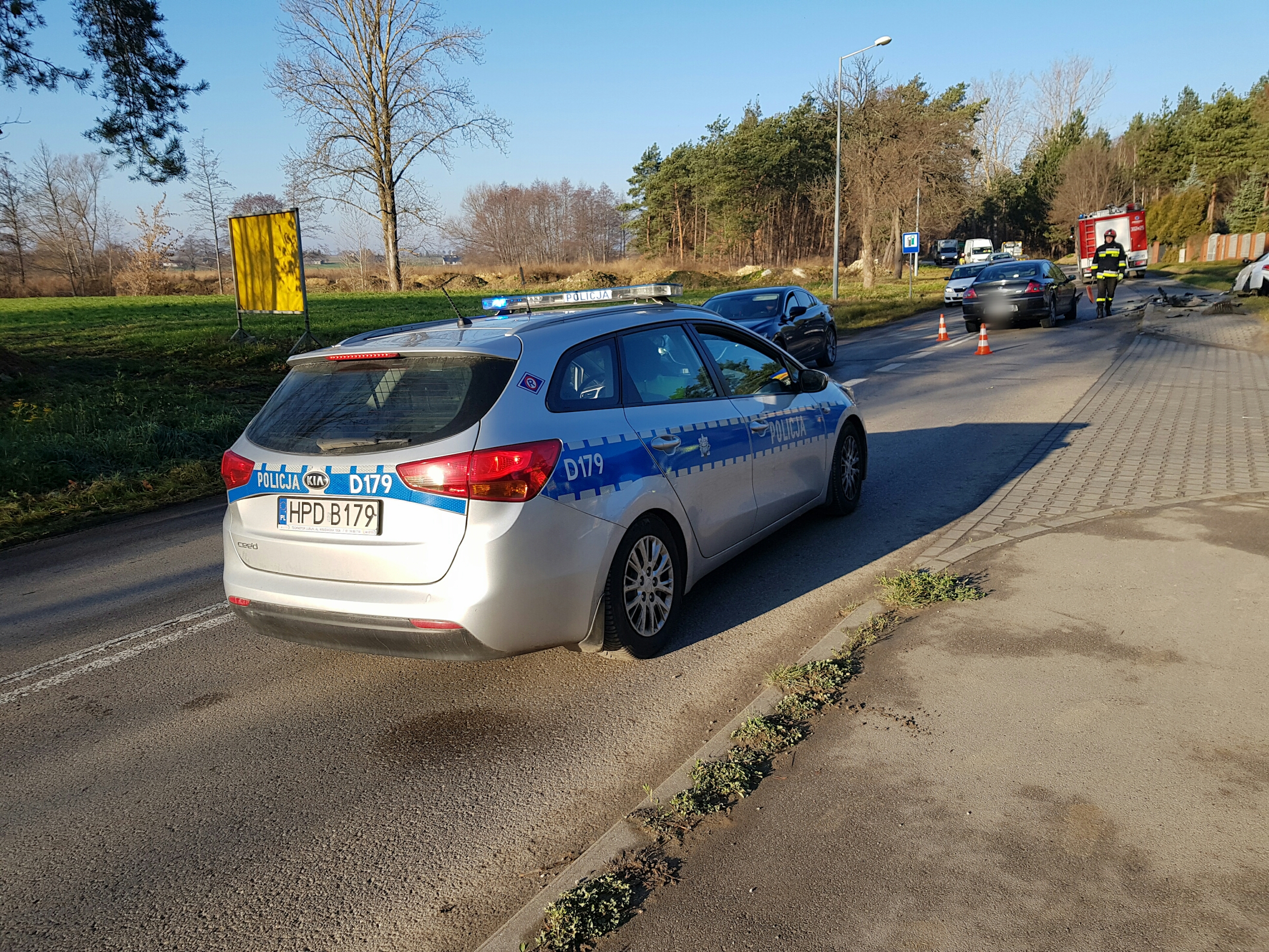 Zderzenie BMW z peugeotem na trasie Lublin – Bychawa. Wprowadzono ruch wahadłowy (zdjęcia)